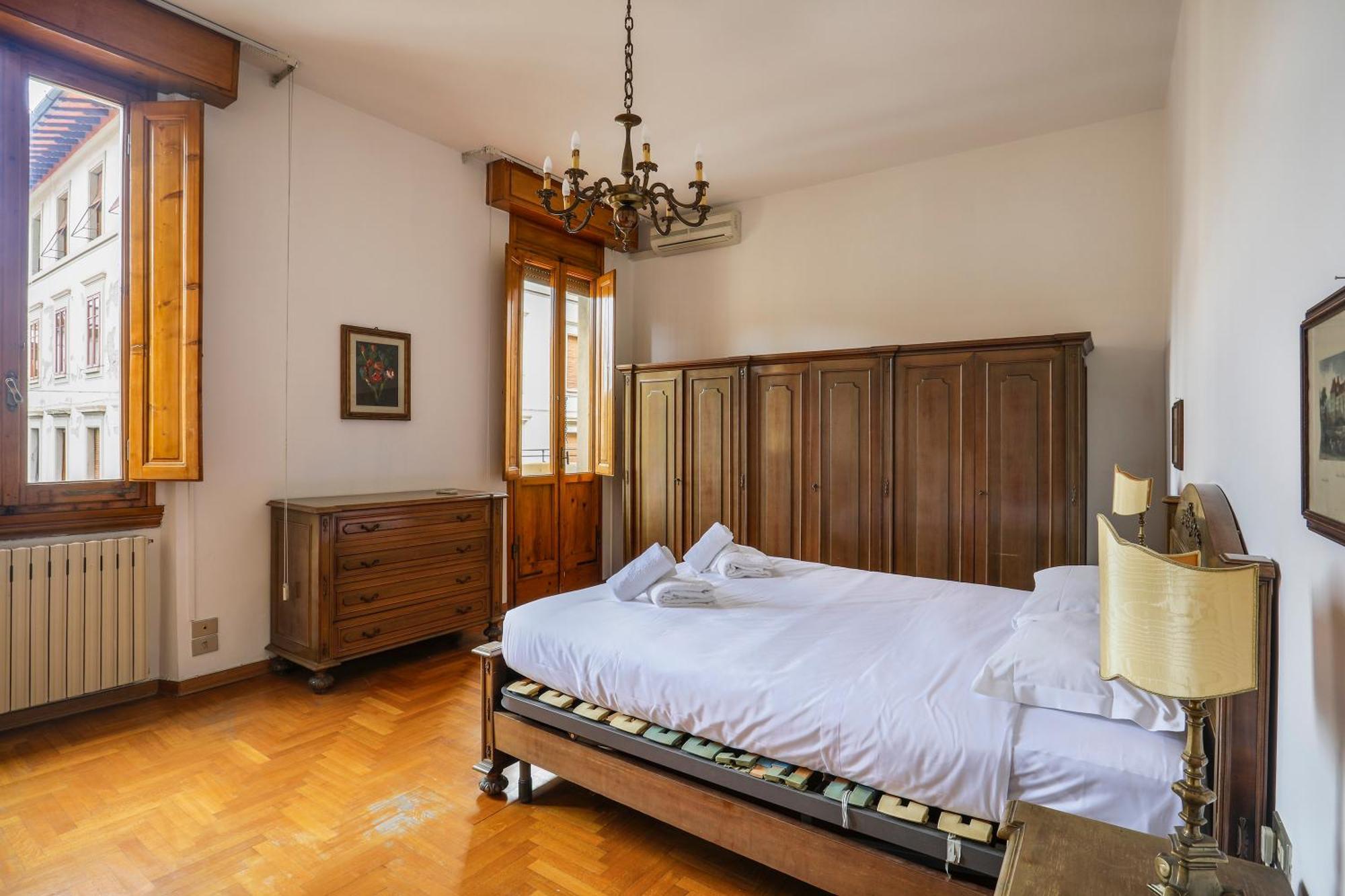 Spacious 3 Bedroom Apartamento
